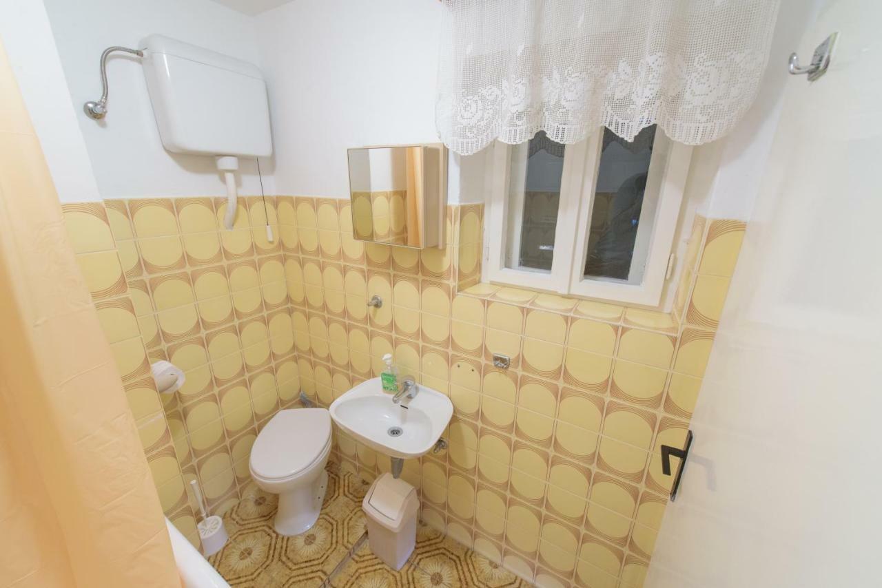 Apartman Lucijan Kaštela Eksteriør billede