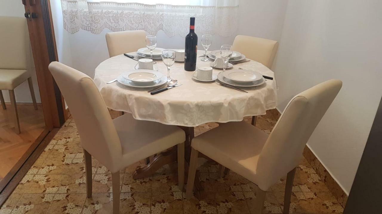 Apartman Lucijan Kaštela Eksteriør billede